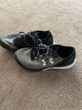 Under Armour Gray & Black Running Shoes women’s size 8
